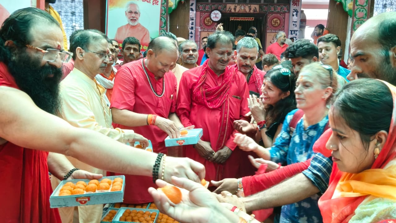 श्री महंत रविंद्र पुरी ने पीएम मोदी के जन्मदिवस पर मनसा देवी मंदिर में की विशेष पूजा अर्चना प्रधानमंत्री की दीर्घायु के लिए मनसा देवी मंदिर में अनुष्ठान किया गया 