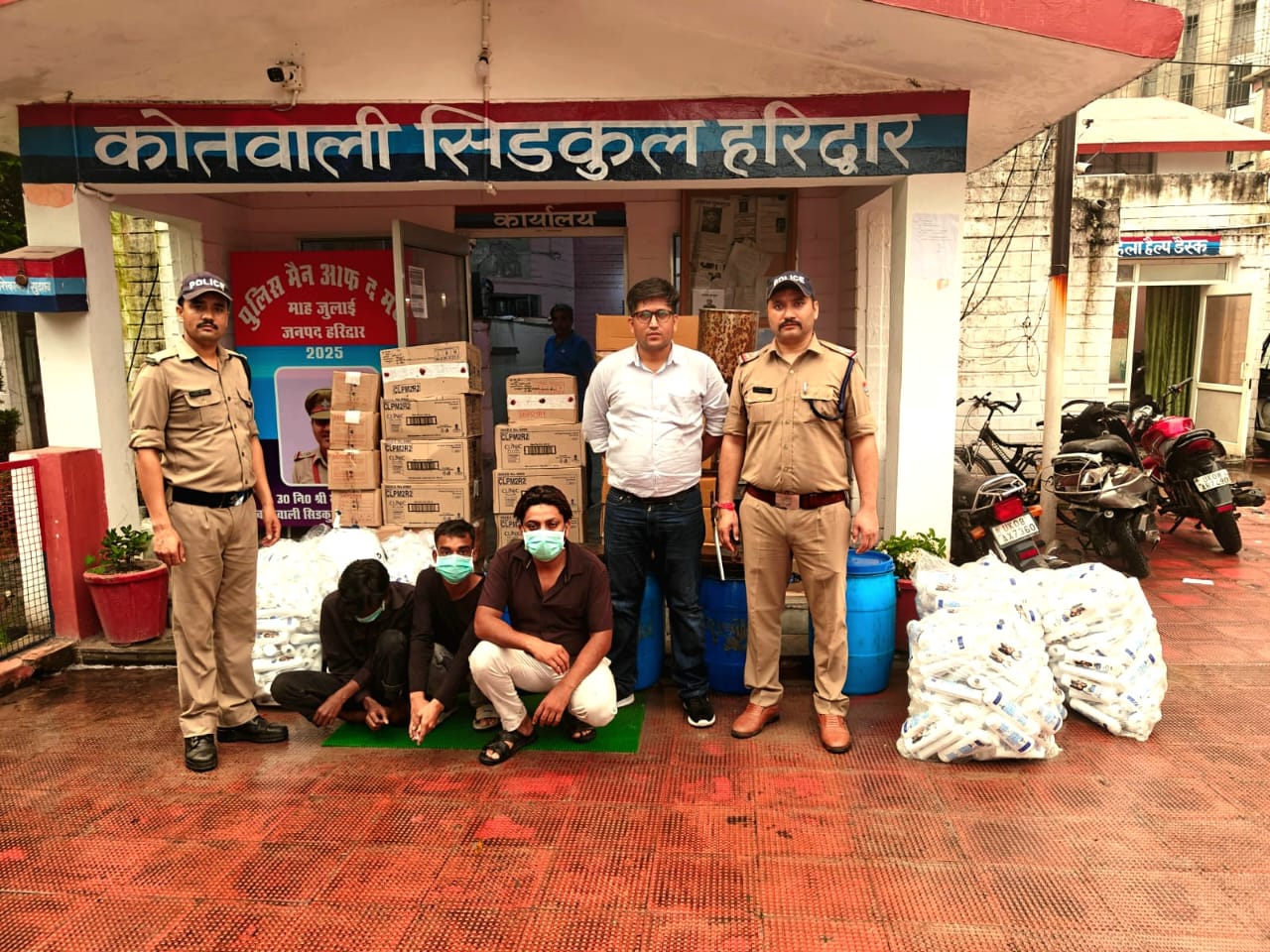 मकान में नकली शैंपू की फैक्ट्री का भंडाफोड़,15 लाख का माल बरामद तीन आरोपी गिरफ्तार