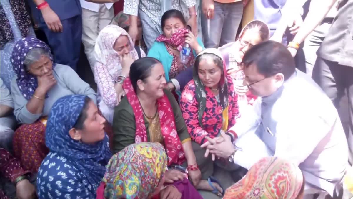 चमोली पहंुचे सीएम धामी,किया आपदा प्रभावित क्षेत्रों का निरीक्षण,लोगों से की मुलाकात