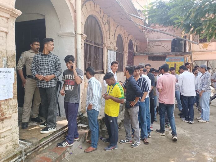 छात्र संघ चुनाव के लिए मतदान प्रक्रिया संपन्न एमकेपी में 22.5 प्रतिशत, डीबीएस में 67, डीएवी में 50 प्रतिशत रहा मतदान