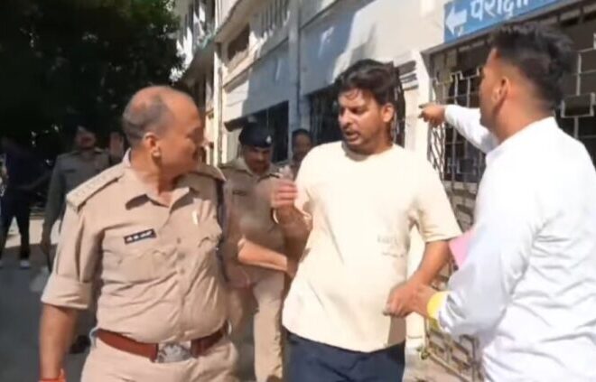 छात्र संघ चुनाव में पकड़ा फर्जी वोटर