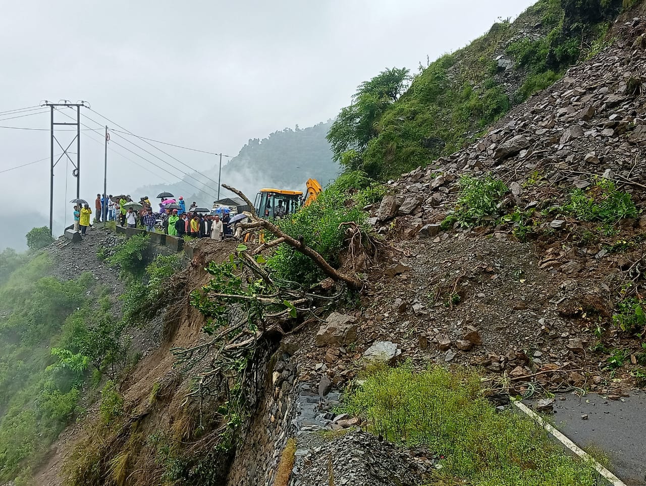 कुदरत का कहरः देहरादून आपदा में मृतकों का आंकड़ा 24 पहंुचा, 16 लोग अभी भी लापता