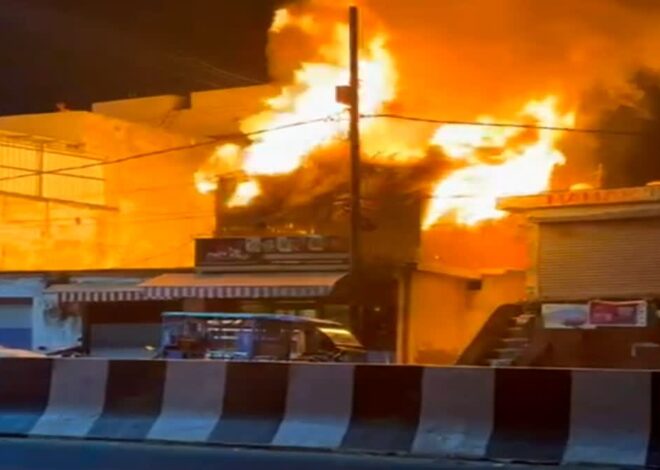 देर रातं रेस्टोरेंट में लगी भीषण आग,