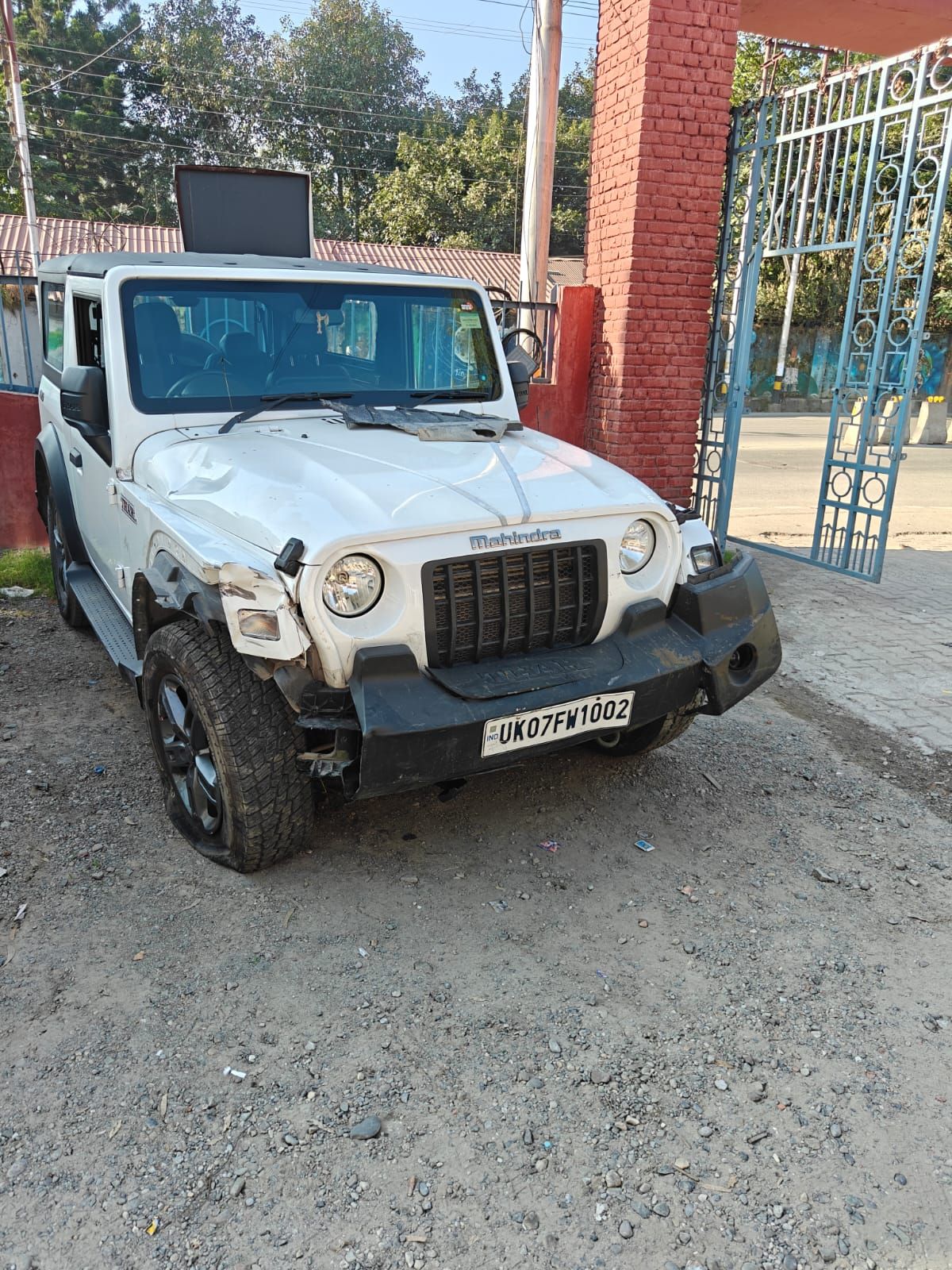 धार चालक ने डूयूटी पर तैनात पुलिस कर्मियों को रौंदा,तीन गंभीर