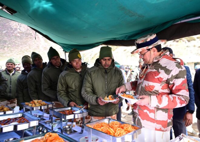 पिथौरागढ़ दौरे के दौरान सीएम धामी ने आइटीबीपी के जवानों से मुलाकात कर उनका हौसला बढ़ाया