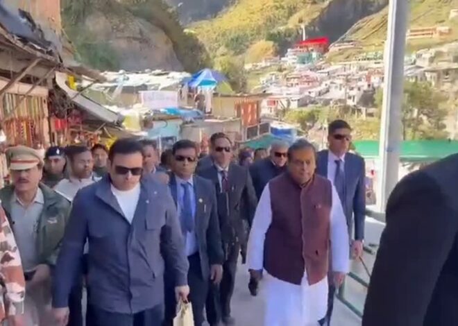 उद्योगपति मुकेश अंबानी ने किए बदरी विशाल के दर्शन