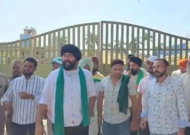 धान खरीद मामले में किसानों ने मंडी गेट पर जड़ा ताला