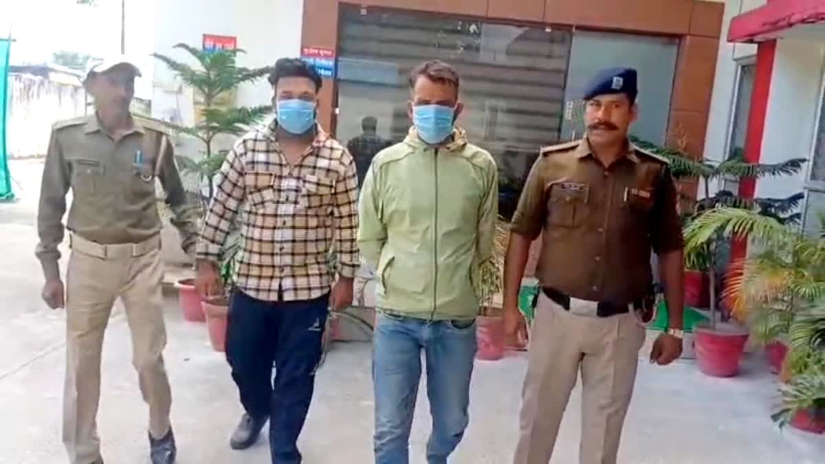 प्रतिबंधित मांस होने के शक में वाहन चालक से मारपीट के दो आरोपी गिरफ्तार