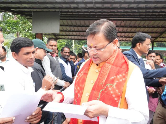 मुख्यमंत्री धामी ने सुनी जन समस्याएं