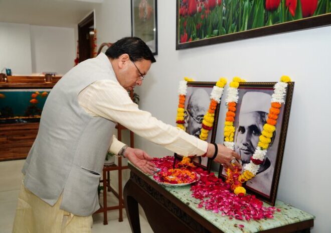 मुख्यमंत्री ने राष्ट्रपिता महात्मा गांधी व शास्त्री को श्रद्धा सुमन अर्पित किये