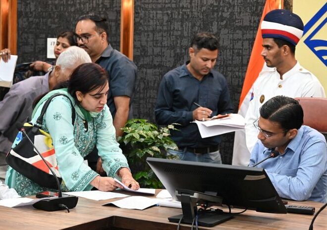 डीएम के संज्ञान में आते ही शिक्षिका को रूका हुआ वेतन सुरक्षा राशि व अनुभव प्रमाण पत्र जारी