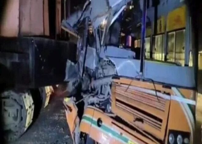 क्रेन से टकराई रोडवेज बस, तीन गंभीर