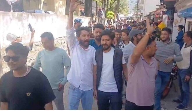 खाने को दूषित करने के मामले में हिंदू संगठनों ने किया हंगामा,