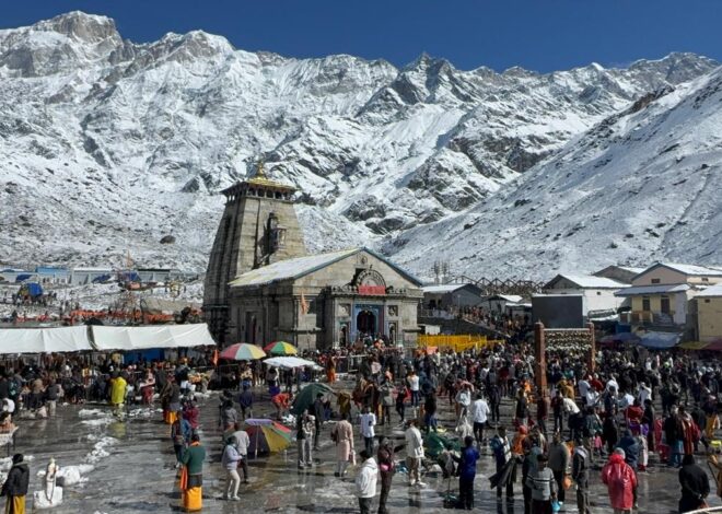 केदारनाथ यात्रा में अडचनों के बीच टूटा लाइफ टाइम रिकार्ड वर्ष 2025 में दर्शन के लिए अब तक पहुंचे 16 लाख 60 हजार तीर्थयात्री लगातार बर्फबारी के बावजूद यात्रियों की सुविधा के लिये प्रशासन ने किये विशेष इंतजाम