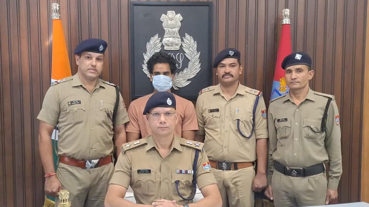 नाम बदलकर महिला को ब्लैकमेल कर दुष्कर्म के आरोपी को पुलिस ने किया गिरफ्तार
