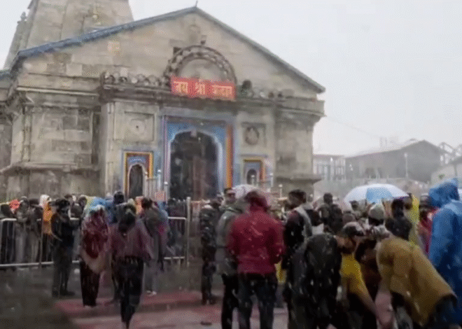 केदारनाथ धाम में हुई सीजन की पहली बर्फबारी