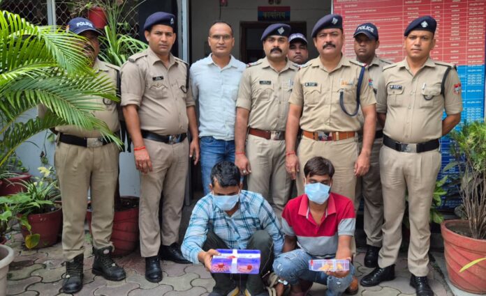 सोने के जेवरात सहित दो चोर गिरफ्तार