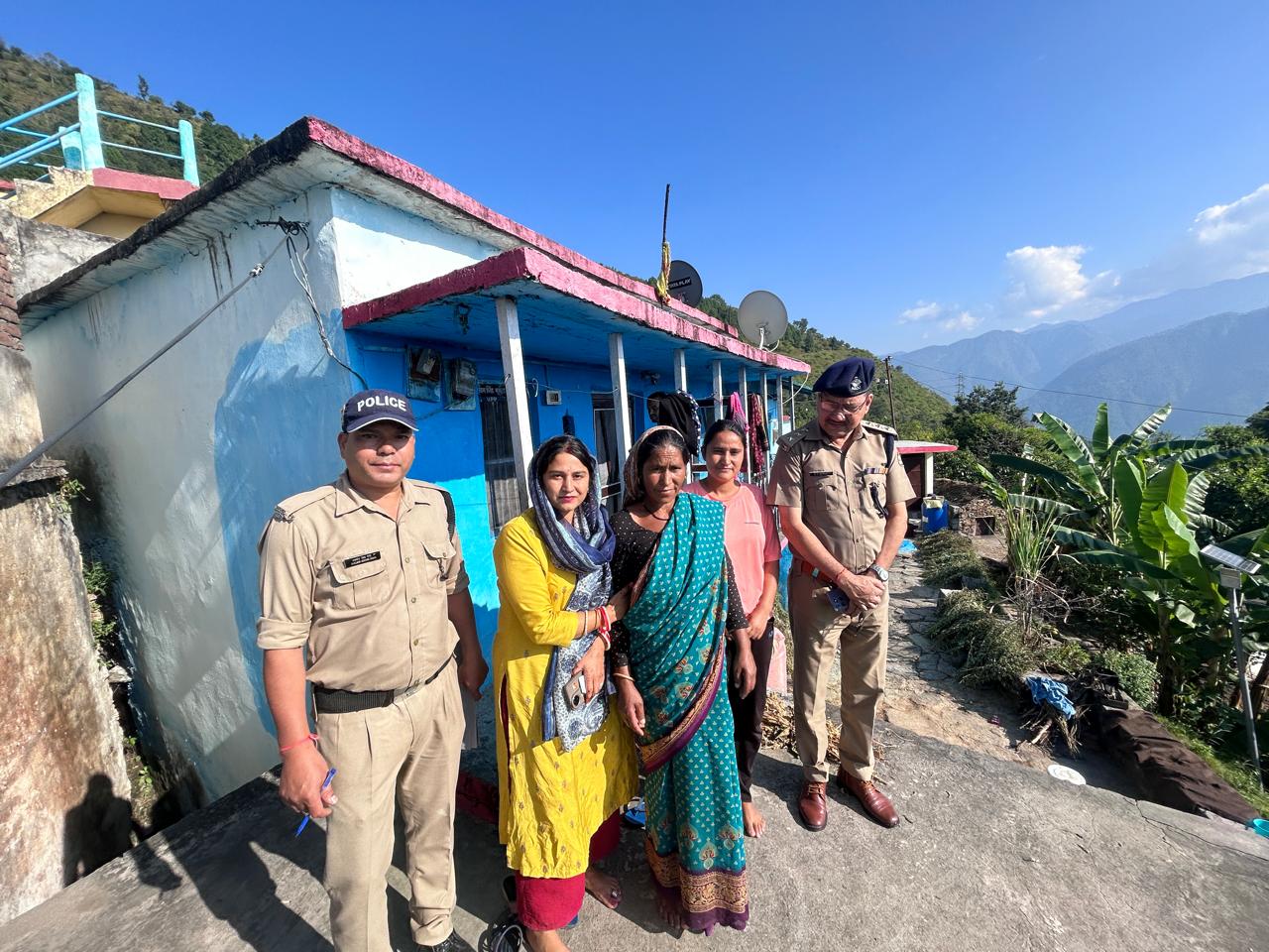 शहीद जवानों के घर जाकर सीओ ने पूछी कुशलक्षेम