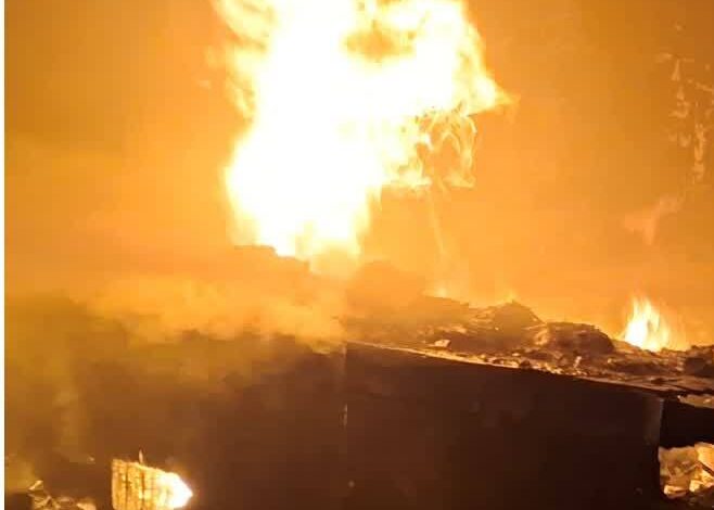 गारमेंट्स की दुकान में लगी भीषण आग