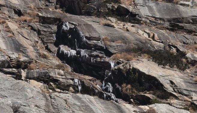 पारा गिरने से गंगोत्री नेशनल पार्क में जमे नदी-नाले