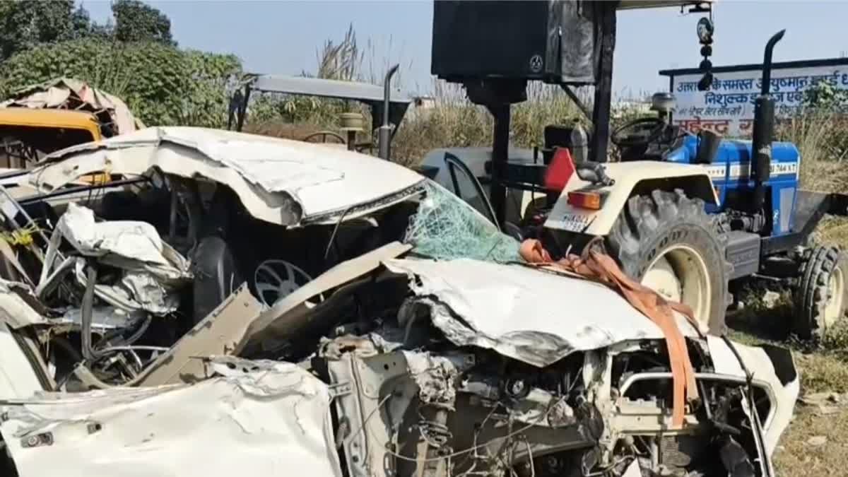 कार और ट्रैक्टर-ट्राली की जोरदार भिड़ंत