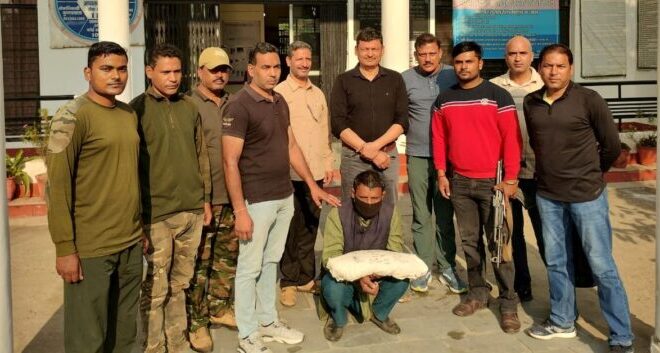 हाथी के दांत के साथ वन्यजीव तस्कर गिरफ्तार