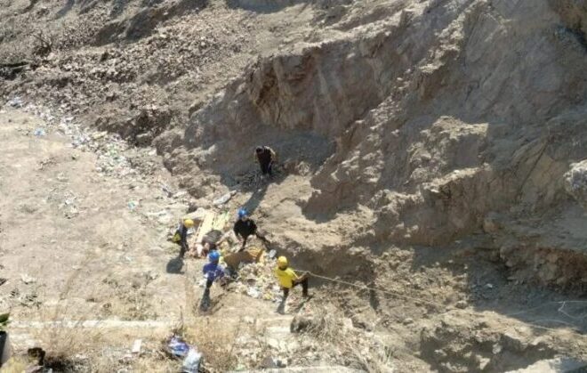 देर रात खाई में गिरी स्कूटी