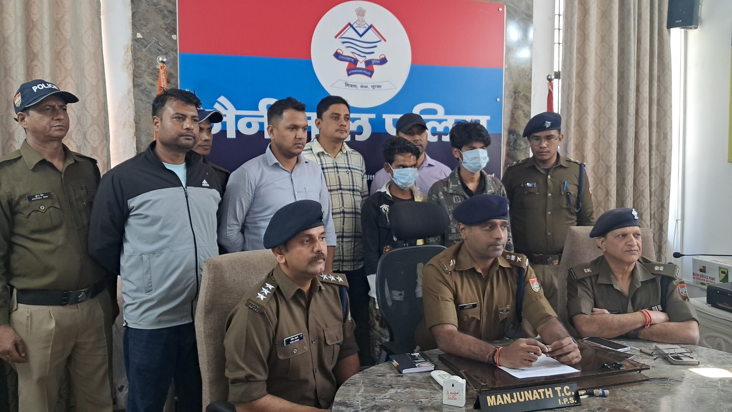 नैनीताल पुलिस ने दो नशा तस्कर दबोचे