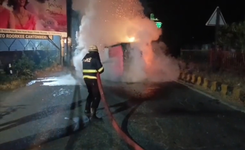 पिकअप वाहन में लगी भीषण