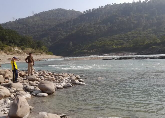 नहाने के दौरान अलकनंदा में डूबे महिला और पुरुष