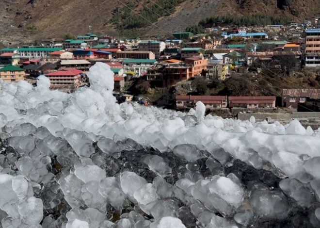 ठंड का प्रकोपः बदरीनाथ में जम गए झरने और तालाब