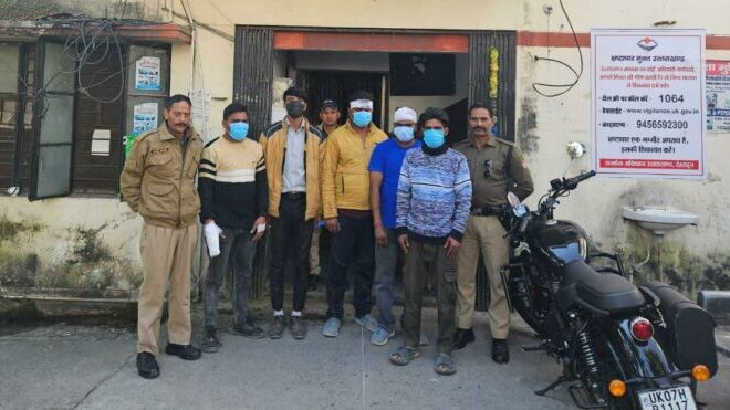 हुड़दंगी चढ़े पुलिस के हत्थे
