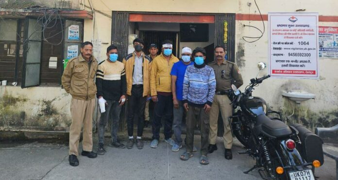 हुड़दंगी चढ़े पुलिस के हत्थे