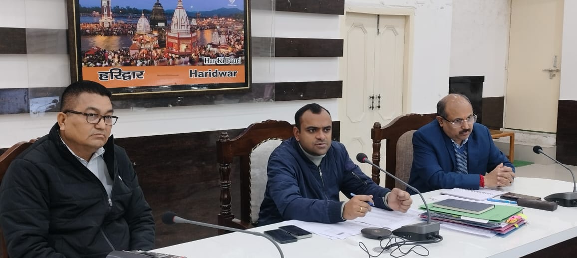 जनपद वासियों की समस्याओं को त्वरित निस्तारण के उदेश्य से जिलाधिकारी मयूर दीक्षित की अध्यक्षता में प्रत्येक सोमवार को आयोजित किया जा रहा है जन सुनवाई कार्यक्रम