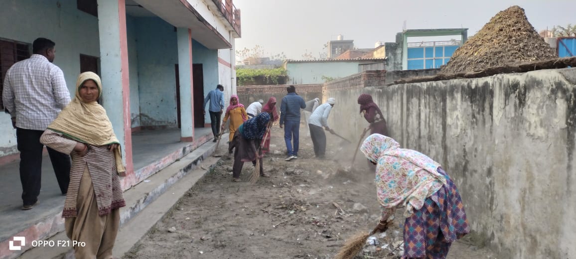 जिला प्रशासन का यही है नारा साफ स्वच्छ हो जनपद हमारा