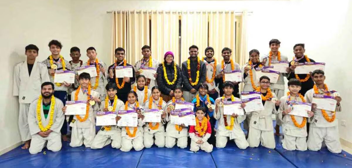 पदक विजेता जु-जित्सू खिलाड़ियों को किया सम्मानित