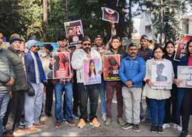 अंकिता को न्याय दिलाने के लिए यूकेडी ने किया प्रदर्शन