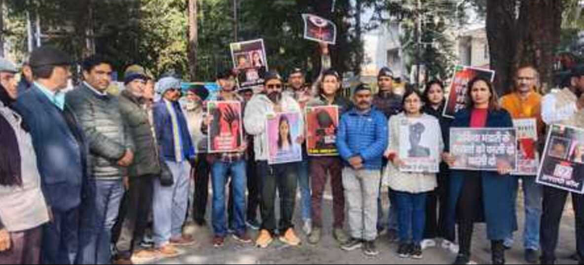 अंकिता को न्याय दिलाने के लिए यूकेडी ने किया प्रदर्शन