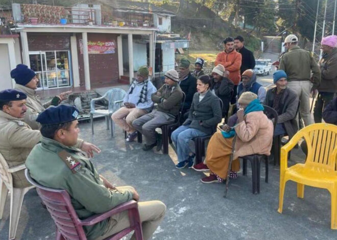 सीमांत मंच चौकी में चौपाल लगाकर दी विभिन्न जानकारियां