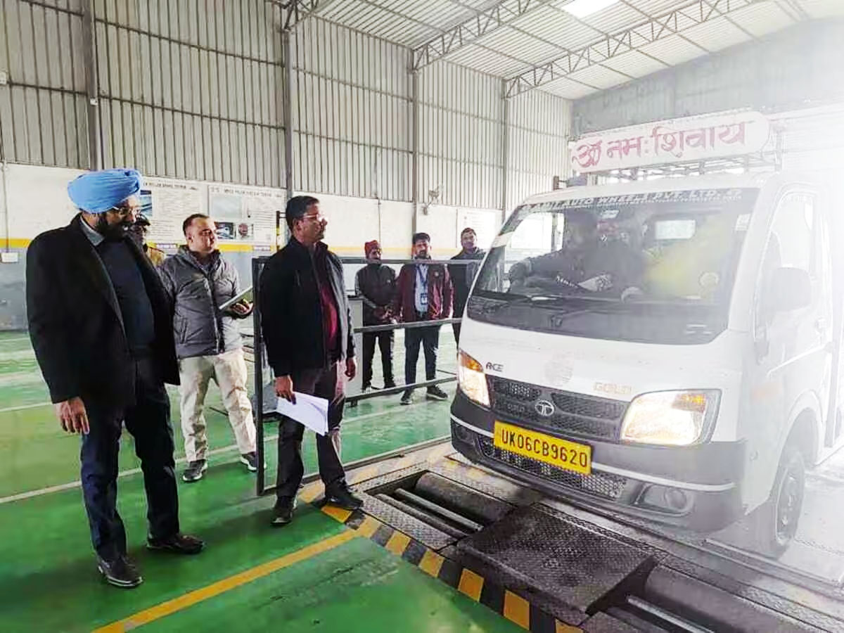 आरटीओ गुरदेव सिंह ने किया लालपुर स्थित स्वचालित परीक्षण केंद्र का निरीक्षण