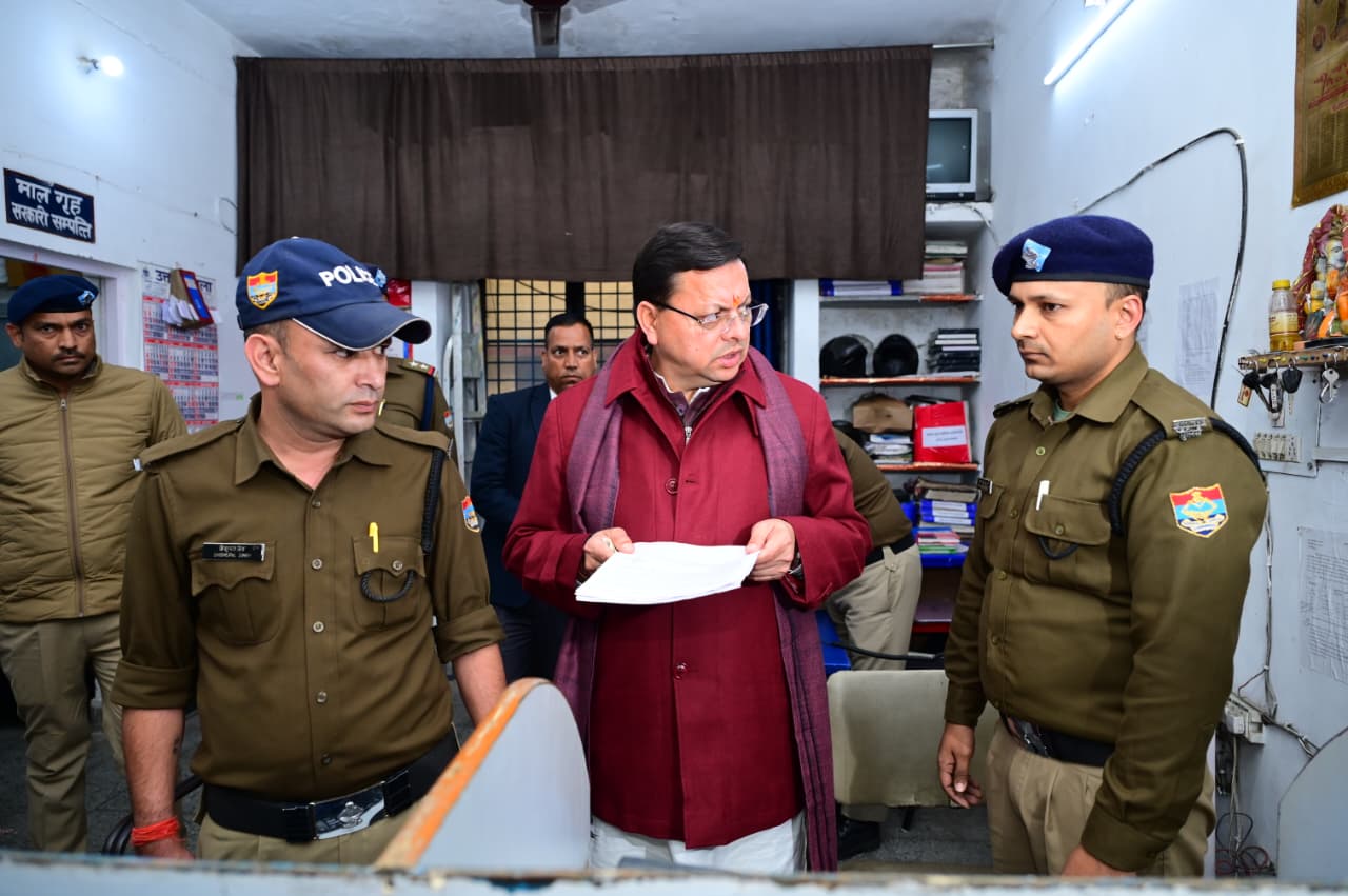 जनसेवा में लापरवाही बर्दाश्त नहीं: मुख्यमंत्री