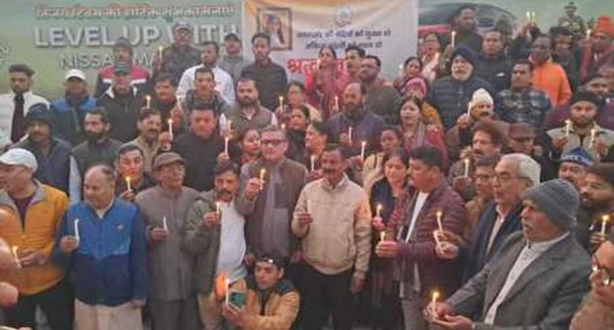 कांग्रेसियों ने मोमबत्ती जला अंकिता भंडारी के लिए मांगा न्याय  