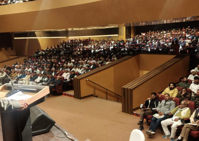  संगोष्ठी को सबोधित करते भारतीय शिक्षा बोर्ड के अध्यक्ष डा. एनपी सिंह।