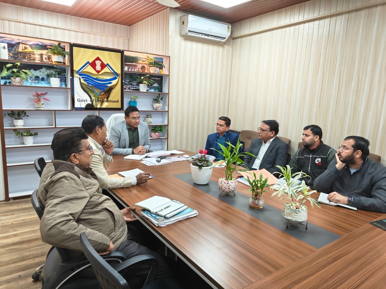 आवास सचिव  ने ली प्राधिकरण की समीक्षा बैठक