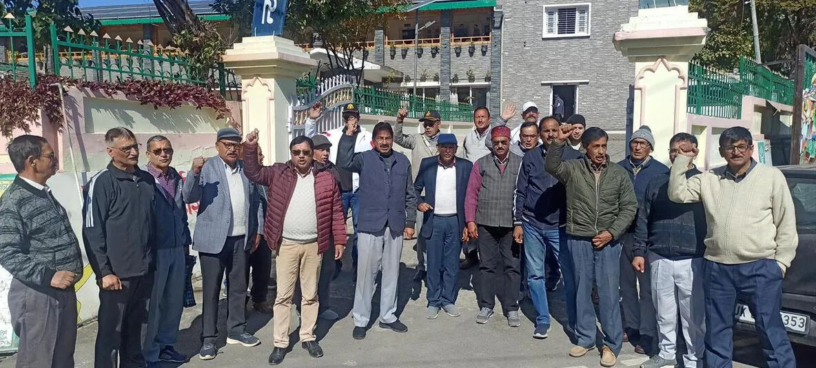 यूजीसी के नए नियमों को लेकर केंद्र सरकार के खिलाफ प्रदर्शन-