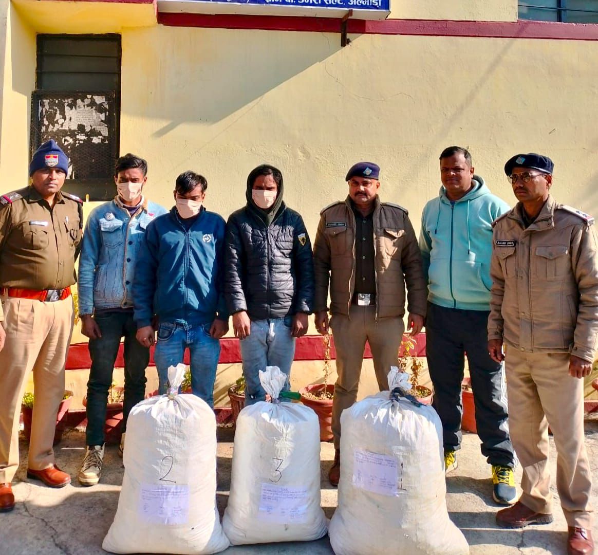 कार से तस्करी किया जा रहा 13 लाख का गांजा बरामद तीन गिरफ्तार