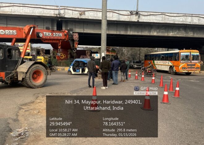 सुरक्षित याता यात के दृष्टिगत जिलाधिकारी मयूर दीक्षित के निर्देशन में एन एच ए आई द्वारा हटाया गया हाईमाक्स विधुत पोल