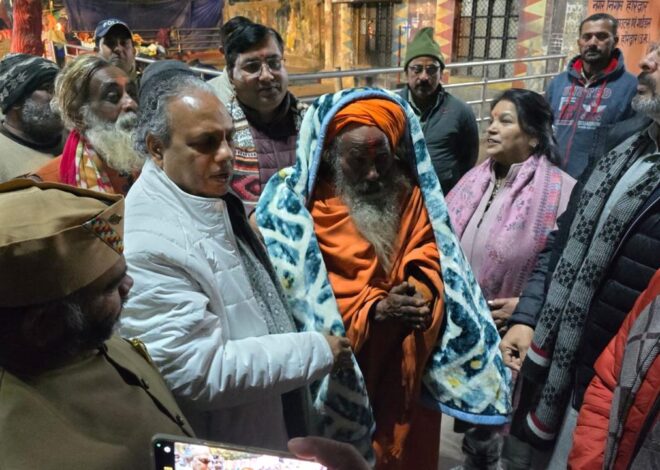 शीतलहर से राहत एवं बचाव के लिए देर रात्रि को गरीब व्यक्तियों के बीच पहुंचे उपाध्यक्ष आपदा प्रबंधन विनय रोहिला