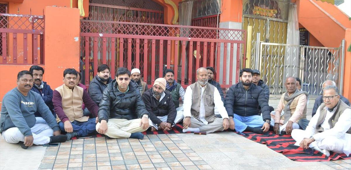 शंकराचार्य के समर्थन में कांग्रेसियों ने मौन रखा