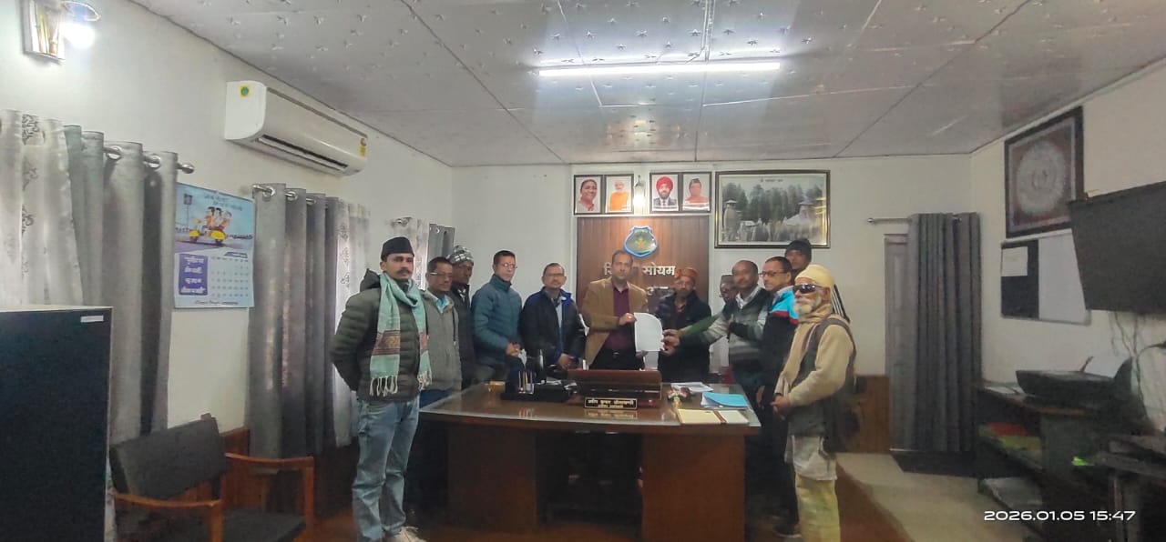 वन पंचायतों की समस्याओं को लेकर संगठन ने डीएफओ से की मुलाकात